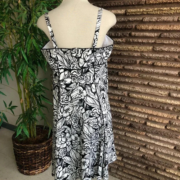 R & K Originals Black and White Floral Print Strappy Sundress Size 16 - Picture 5 of 7